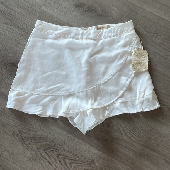 Altar’s State White Skort - Picture 1 of 7